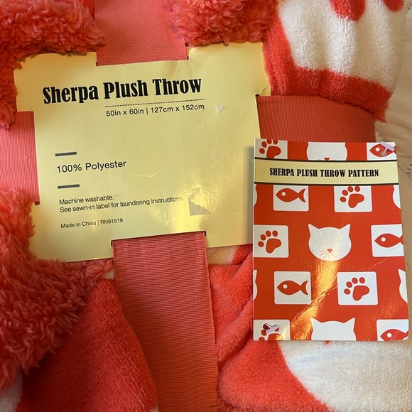 Sherpa Plush Throw in kitty pattern - Picture 4 of 5